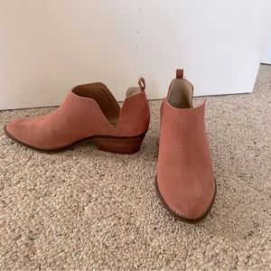 EUC Lucky brand pink suede booties